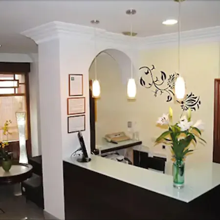 Honest Otel Granada