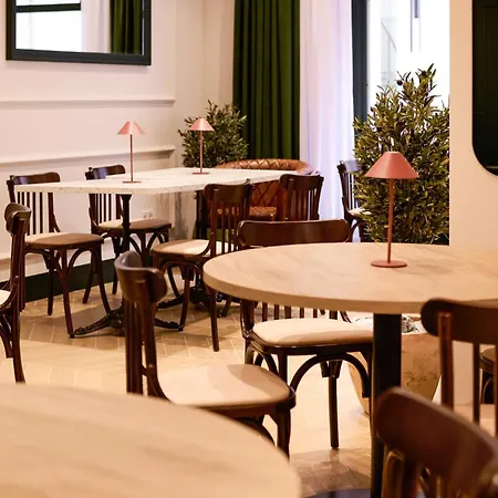 Honest Otel Granada