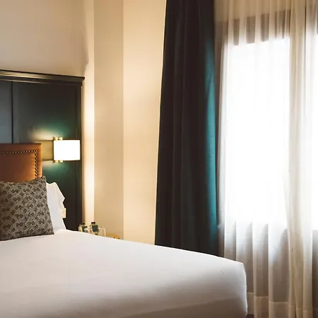 Honest Otel Granada