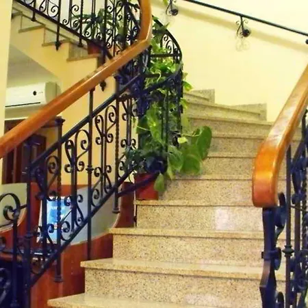 Ξενοδοχείο Honest 4*