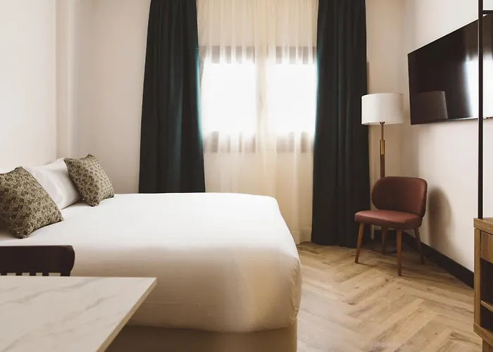 Honest Hotel 4*