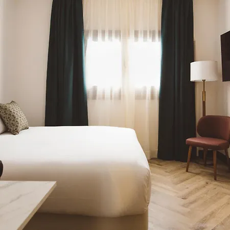 Honest Hotel 4*