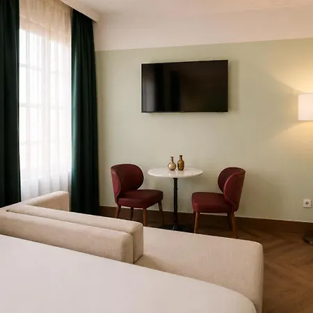 Honest Hotel 4*